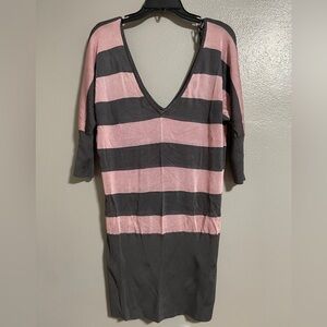 BEBE NEW TOP V LONG NECK SWEATER SIZE M STRIPS PINK-GRAY